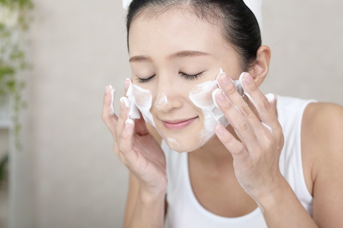 Tần Suất Và Cách Rửa Mặt Cho Làn Da Hỗn Hợp