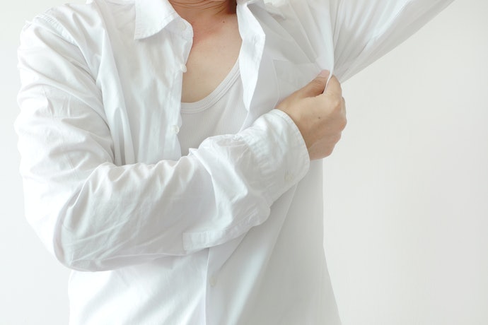 Xịt Chống Nước Cũng Có Hiệu Quả Ngăn Ngừa Vết Mồ Hôi