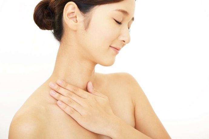 Nên Dùng Kem Dưỡng Da Cổ Càng Sớm Càng Tốt