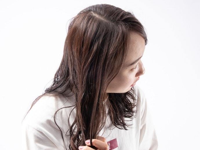 Sử Dụng Sản Phẩm Chăm Sóc Da Đầu Hiệu Quả