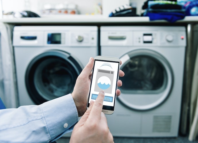 Dùng Remote Thông Minh Đê Vận Hành Thiết Bị Gia Dụng