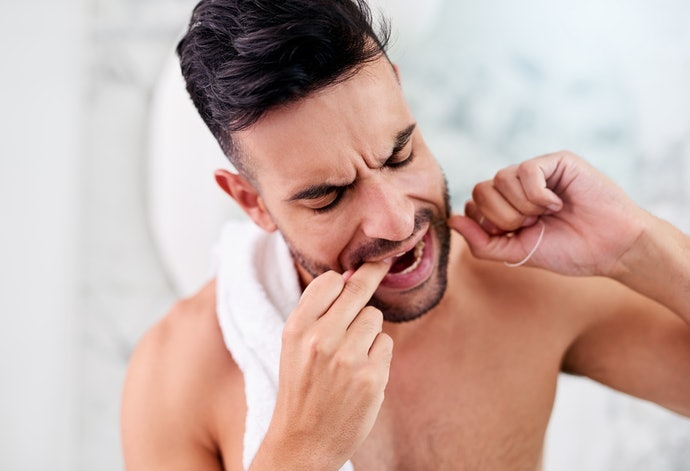 Sử Dụng Chỉ Nha Khoa Gây Chảy Máu Chân Răng?
