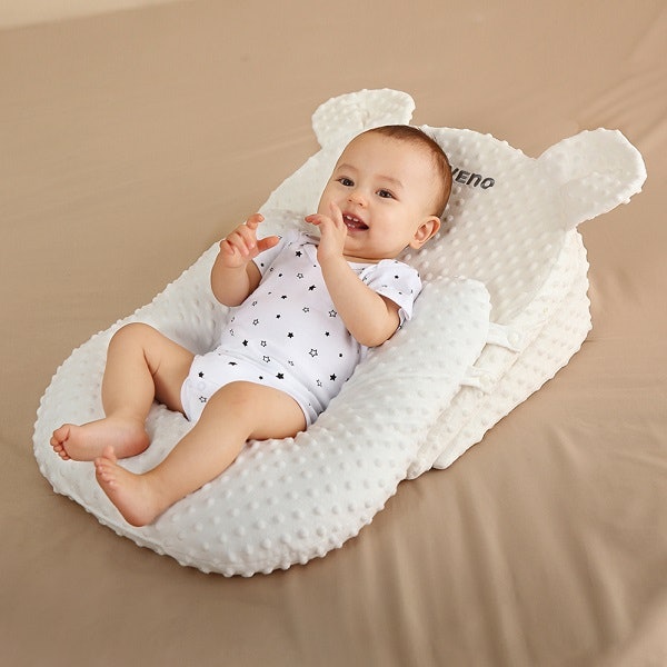 Có Nên Dùng Gối Chống Trào Ngược Cho Bé? Có Gây Gù Lưng Cho Bé Không?