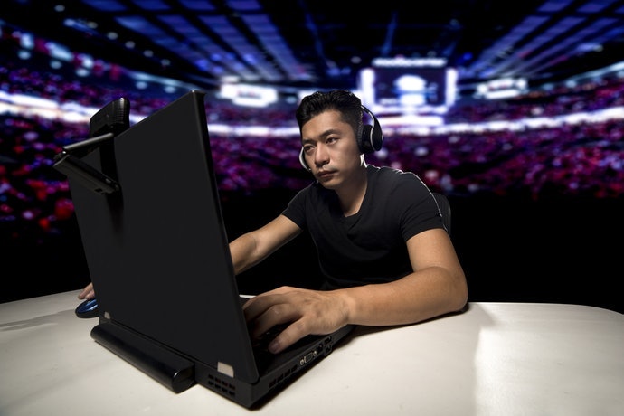 Thoải Mái Chơi Game Trên Laptop Gaming