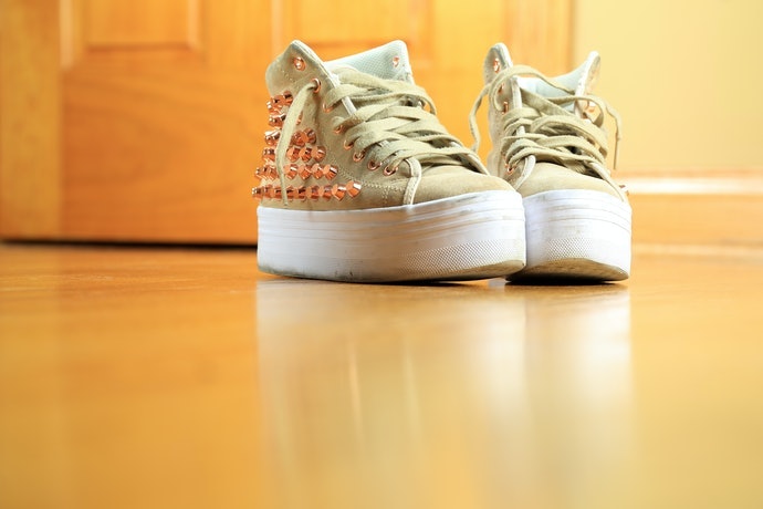 Hack Đôi Chân Thon Gọn, Thu Hút Ánh Nhìn Với Sneaker Đế Cao