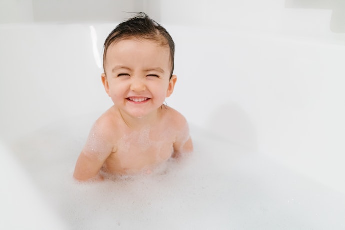 Khi Nào Cần Chuyển Từ Dầu Gội Cho Em Bé Sang Dầu Gội Trẻ Em?