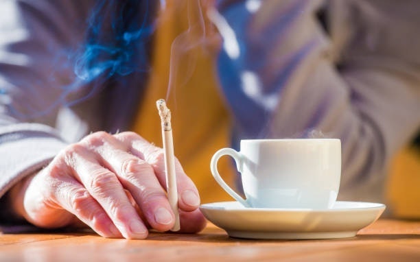 Nguyên Nhân Khiến Răng Ngả Vàng Là Gì?