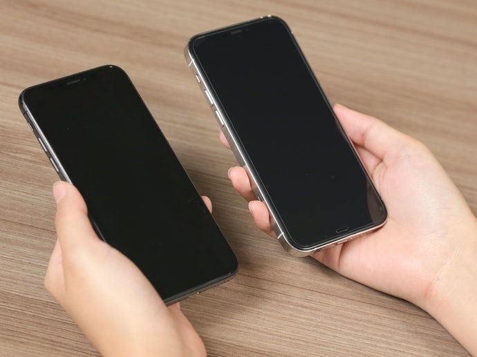 Kính Cường Lực Và Miếng Dán Màn Hình Có Gì Khác?