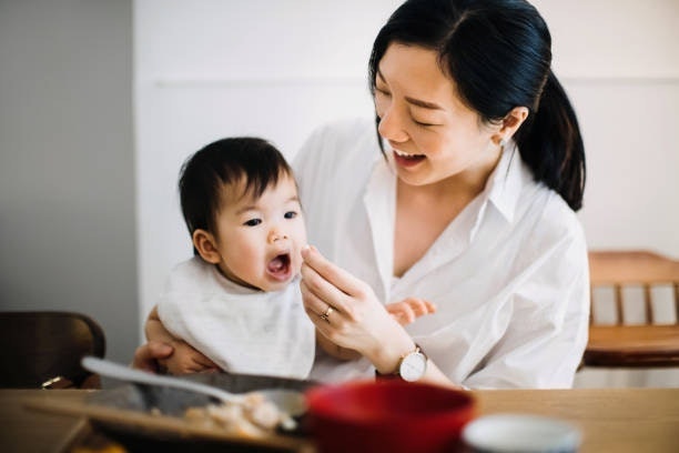 Nên Cho Bé Ăn Dặm Từ 6 Tháng Và Điều Chỉnh Độ Nát Theo Tháng Tuổi
