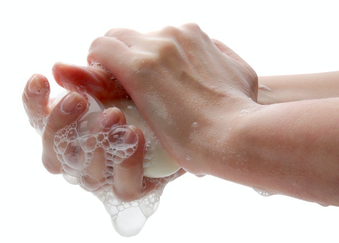 Dùng Xà Phòng, Sữa Tắm Để Vệ Sinh Vùng Kín Có Được Không?