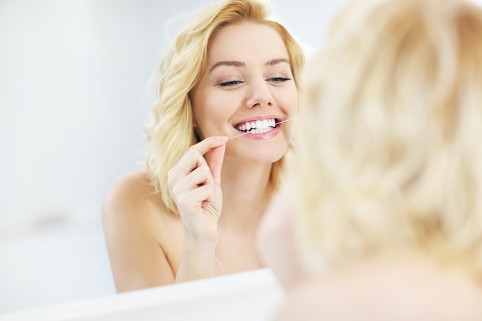 Chỉ Nha Khoa Làm Sạch Thức Ăn Thừa Sau Khi Đánh Răng