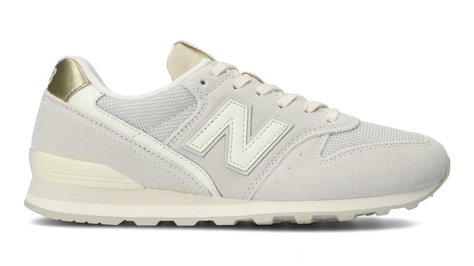 Điều Gì Tạo Nên Sức Hút Của Giày New Balance?