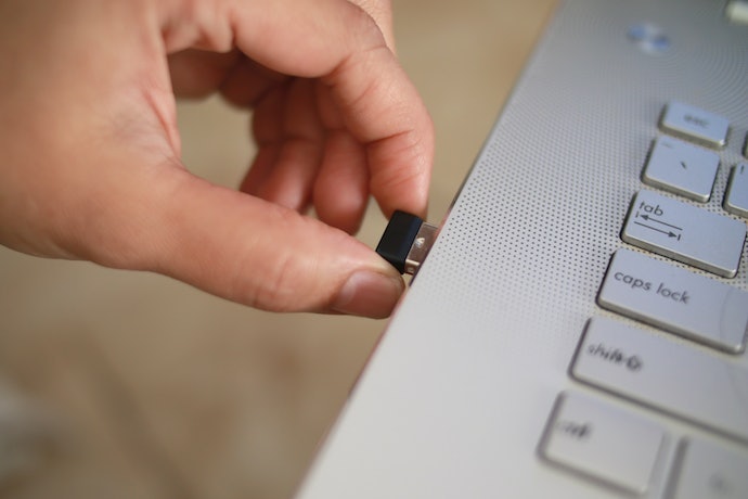 Sự Khác Biệt Giữa Bàn Phím Bluetooth Và Bàn Phím Không Dây?