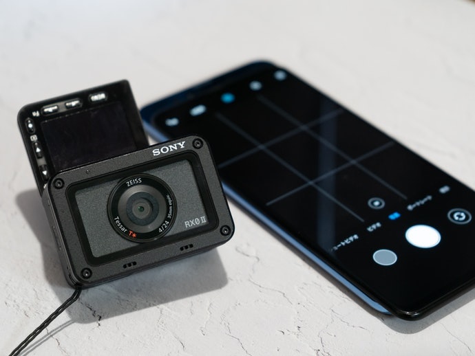 Vì Sao Nên Chọn Máy Ảnh Selfie Thay Vì Smartphone