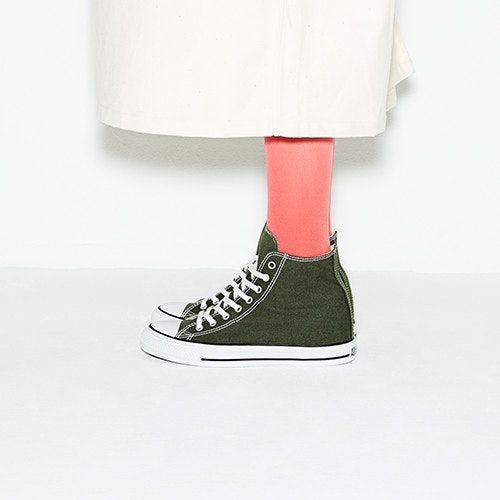 Giày Converse Phong Cách Cổ Điển Đang Bùng Nổ!