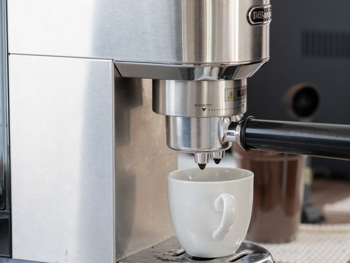 Máy Pha Cà Phê Espresso Là Gì? Có Khác Gì Pha Cà Phê Nhỏ Giọt?
