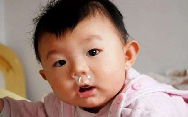 Có Nên Dùng Dụng Cụ Hút Mũi Cho Bé Không?