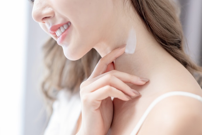 Kem Dưỡng Da Cổ Có Xóa Được Nếp Nhăn?