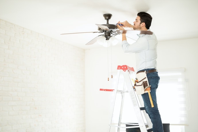 Kiểm Tra Trọng Lượng Của Quạt Trần Đèn