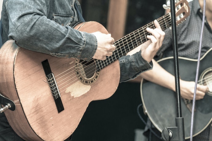 Guitar Electro-Acoustic Dùng Cho Các Buổi Hát Live