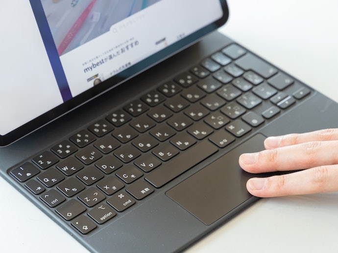 Chọn Bàn Phím Có TrackPad Hỗ Trợ Thao Tác Mà Bạn Cần