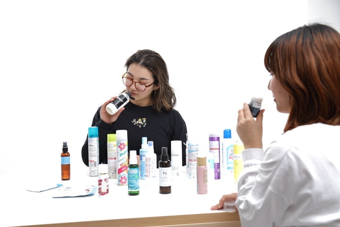 Nên Chọn Dầu Gội Khô Mùi Không Quá Nồng