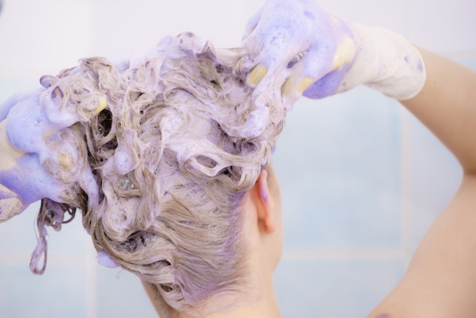 Chọn Sản Phẩm Với Tỉ Lệ Sulfate Thấp Hoặc Không Sulfate Nếu Da Đầu Nhạy Cảm