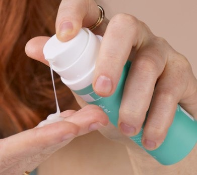Kết Cấu Thấm Nhanh, Không Gây Bết Dính, Mùi Hương Dễ Chịu Là Ưu Điểm