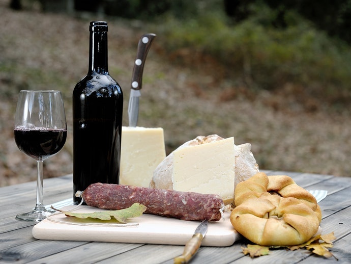 Salami Châu Âu Chính Thống: Dùng Làm Đồ Nhắm Với Rượu