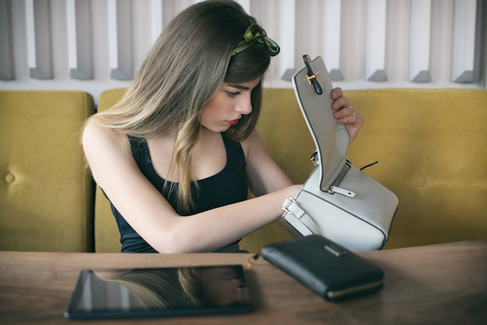 Kiểm Tra Thiết Kế Khóa Nắp Túi
