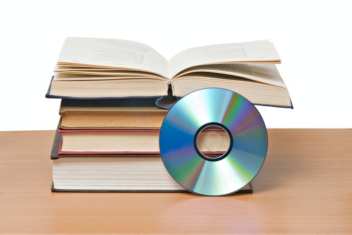 Chọn Sách Học Tiếng Nhật Có CD Hoặc File Nghe Đi Kèm