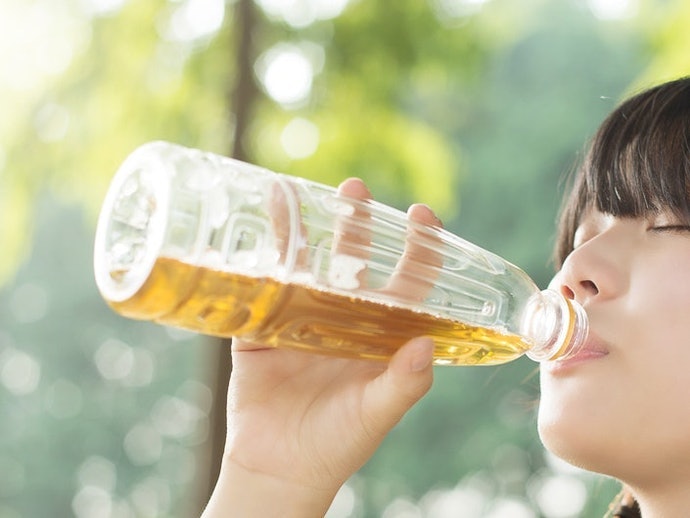 Trà Đóng Chai: Nhanh Gọn Tiện Lợi, Cần Chú Ý Giá
