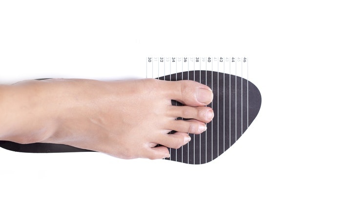Chọn Giày Có Kích Thước Lớn Hơn Từ 0.5 – 1 Cm