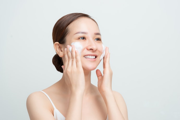 Chú Ý Các Thành Phần Cấp Ẩm Trong Sữa Rửa Mặt