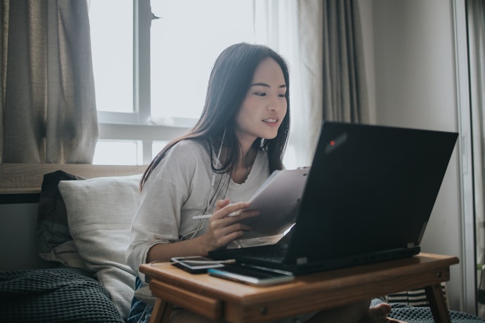 Lựa Chọn Chất Liệu: Gỗ Đẹp Mắt, Nhựa Và Nhôm Nhẹ Bền