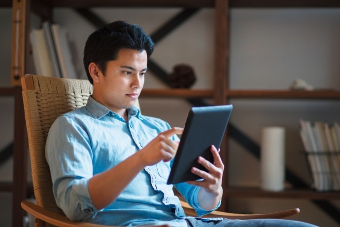 Chọn Sách Điện Tử Nếu Thích Đọc Một Cách Kín Đáo