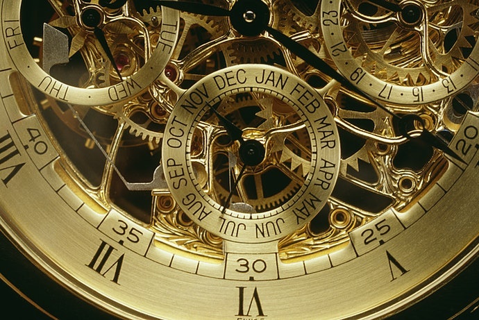Chọn Đồng Hồ Skeleton, Đồng Hồ Xuyên Thấu Để Quan Sát Các Chuyển Động Của Bộ Máy