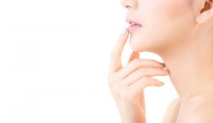 Ngăn Ngừa Khô Môi Với Thành Phần Dưỡng Ẩm