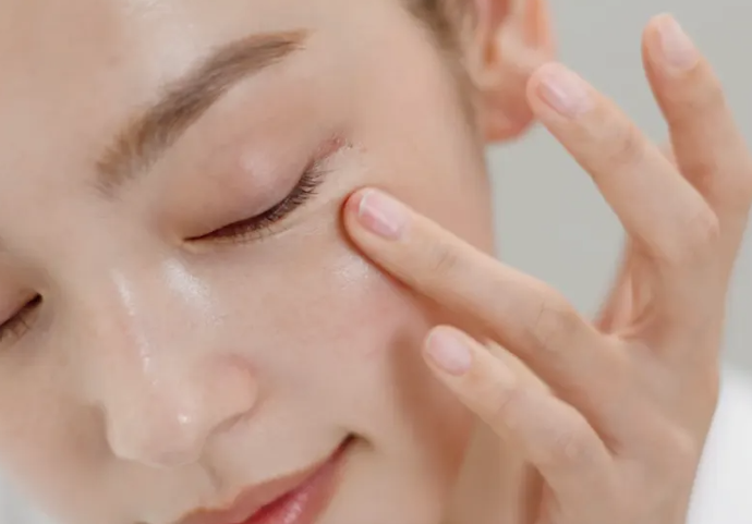 Chọn Kem Mắt Dễ Tán, Độ Thẩm Thấu Tốt