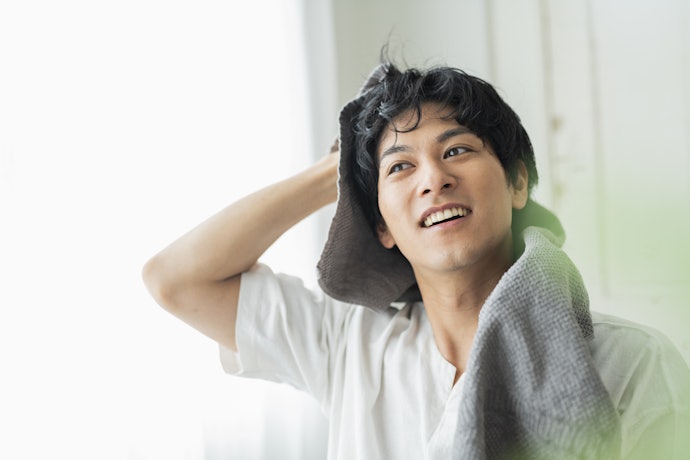 Chọn Gôm Xịt Tóc Có Khả Năng Bảo Vệ Tóc Khỏi Ánh Nắng