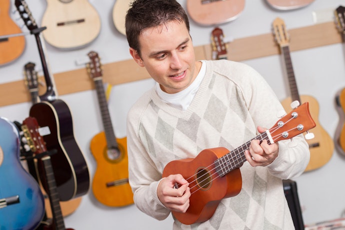 Chơi Thử Ukulele Tại Cửa Hàng Cũng Quan Trọng!