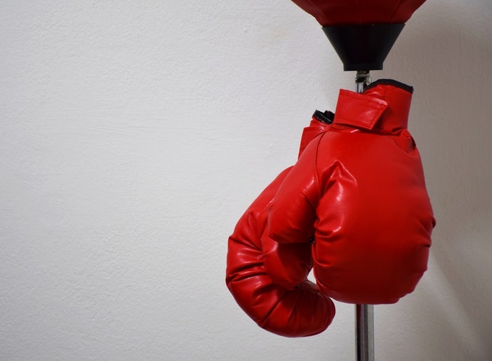 Kiểm Tra Phụ Kiện: Thuận Tiện Với Máy Bơm, Găng Tay Boxing