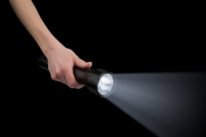 Kiểm Tra Công Tắc Dễ Dùng Và Kích Thước Đèn Gọn Nhẹ