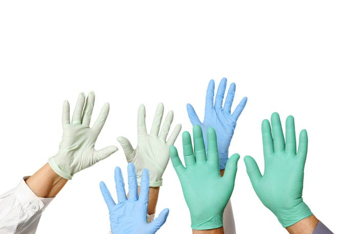 Chọn Găng Có Màu Sẽ Dễ Phát Hiện Khi Bị Rách