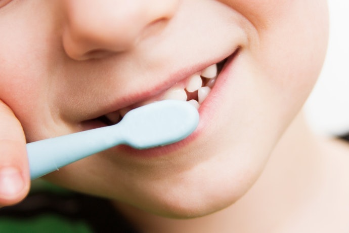 Chọn Bàn Chải Có Nhẹ Để Trẻ Dễ Cầm Nắm