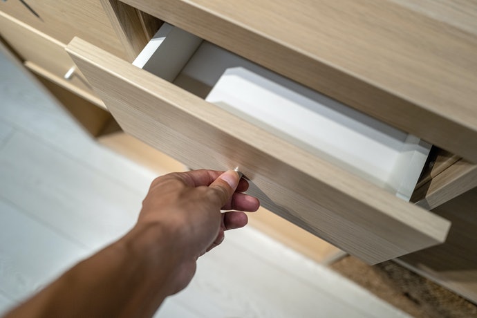 Kiểm Tra Cửa Và Ngăn Kéo Của Tủ Bếp