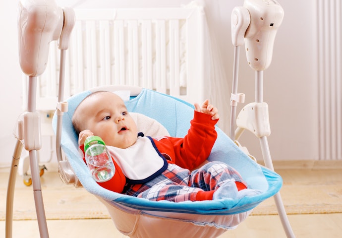 Mẹ Tự Chăm Con Một Mình Nên Chọn Nôi Có Pin Sạc, Có Thể Đặt Nôi Ở Mọi Nơi Trong Nhà Và Giữ Con Luôn Trong Tầm Mắt