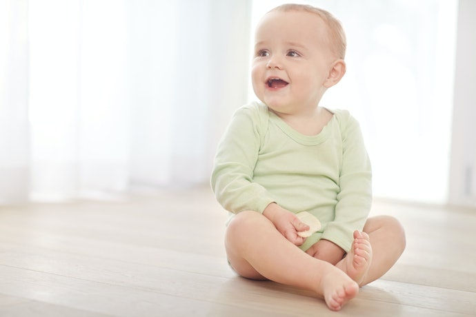 Chọn Quần Áo Cho Bé: Chọn Theo Mùa Và Kích Thước Có Thể Mặc Được Sau 6 Tháng
