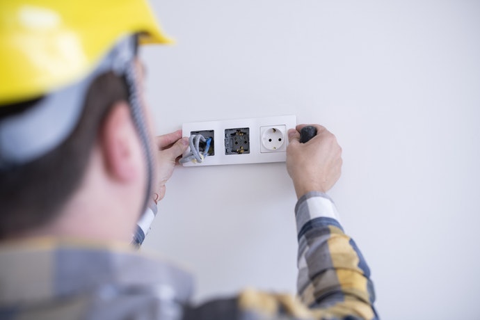 Xác Nhận Điện Áp Phù Hợp Với Ổ Cắm