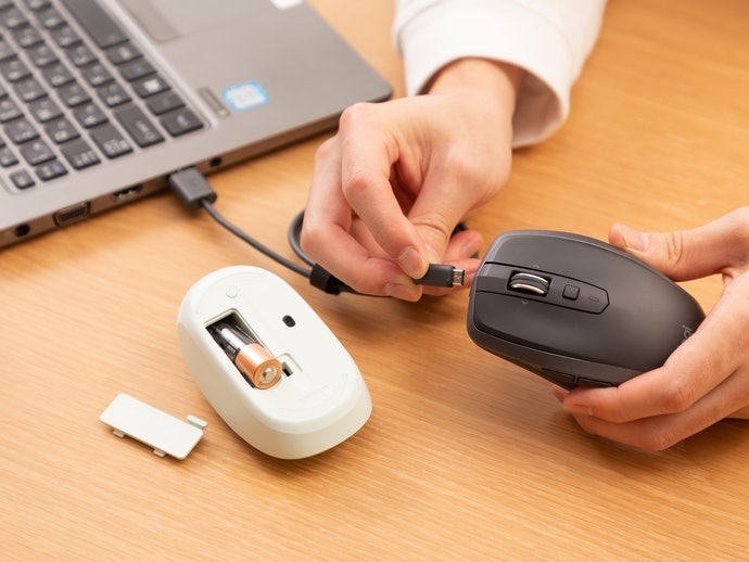 Dùng Pin Hay Sạc Lại? Chọn Nguồn Cấp Điện Phù Hợp
